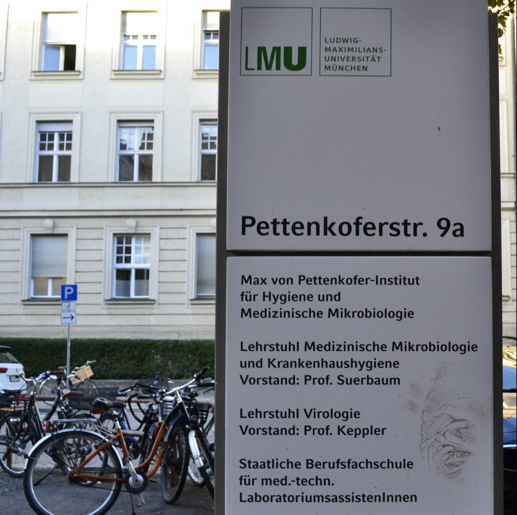 Eingangsschild des Pettenkofer-Instituts